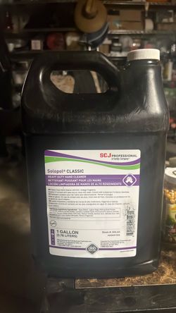 Heavy duty hand cleaner