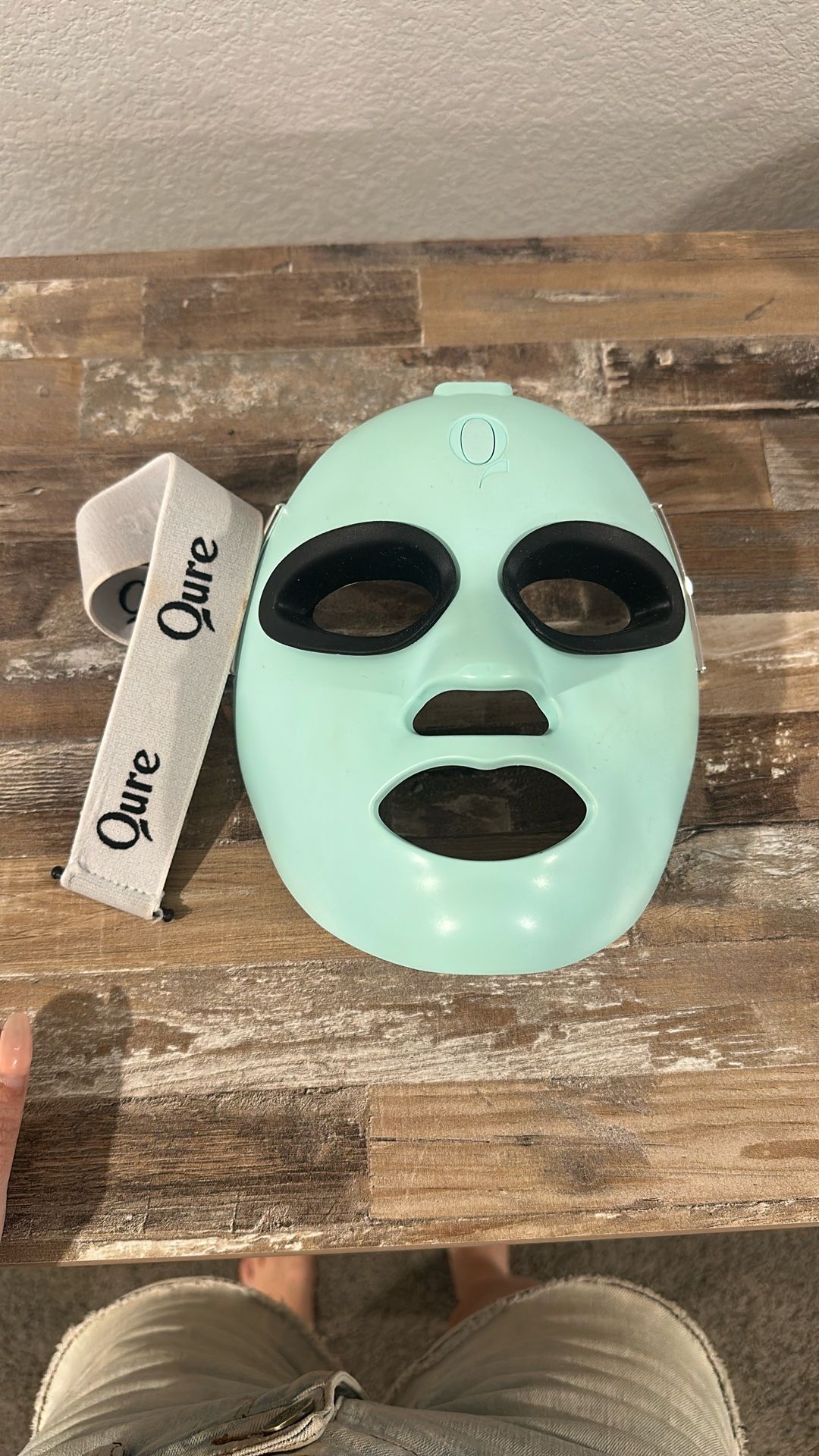 Qure LED Red light therapy mask