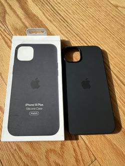 iPhone 14 Plus Silicone Case - MagSafe