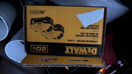 DeWalt lithium batteries, two pack 20 V 6AH