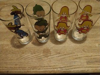Collector 1973 Warner Brothers Glasses