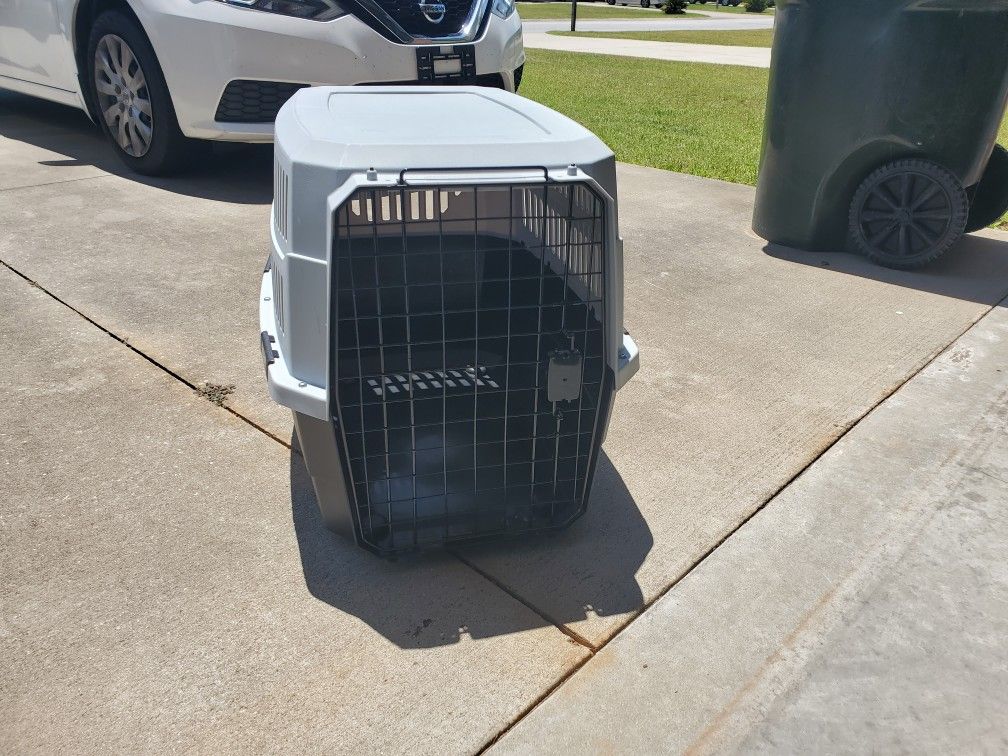 Mid Size Dog Cage/ Carrier