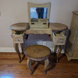 Vanity Table With Stool
