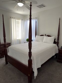Elegant Solid Wood Rice Poster Queen Bedroom Set – 4 Pieces, Excellent Condition