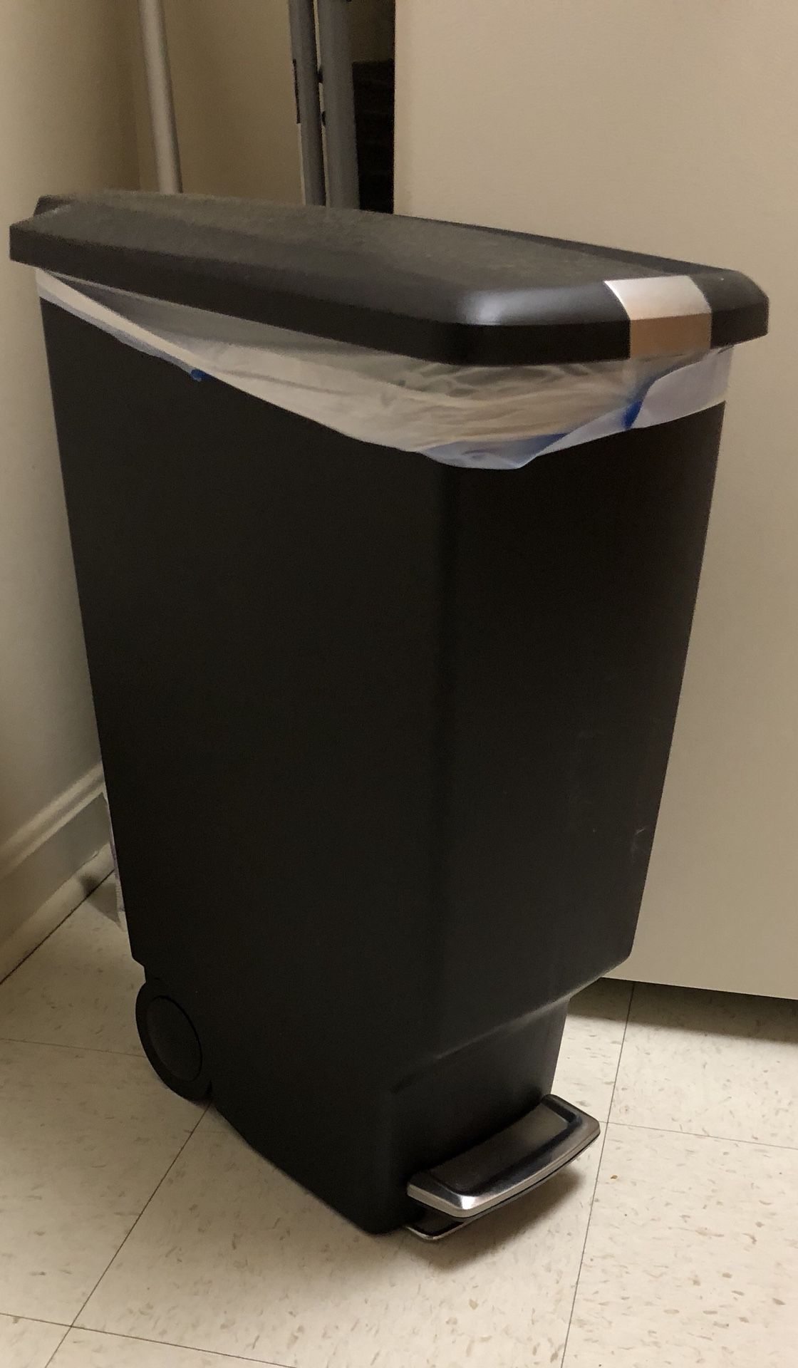 Garbage can with step opener - 40 liters good for kitchen