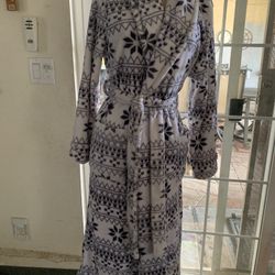 Bath Robe Sz: Small.  $6.00.      Chino, Ca