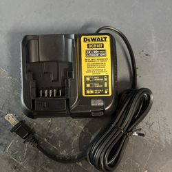 DeWALT DCB107 12V/20V MAX Lithium Ion Charger