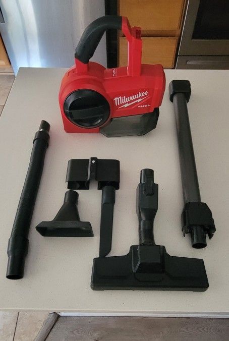 Milwaukee M18 Vacuum