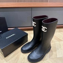 Chanel Womens Boots Size 8.5 
