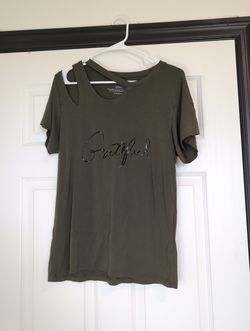Large green grateful words count graphic tee