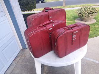 World Traveler suitcase set