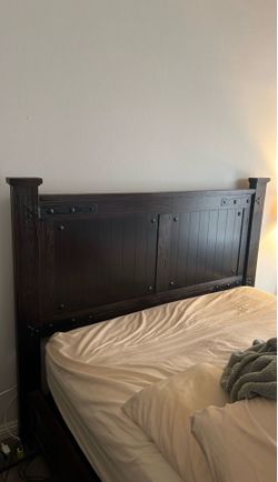 Jerome’s Pine Valley King Bed frame