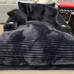 YETTI BLACK CHAISE $550.00