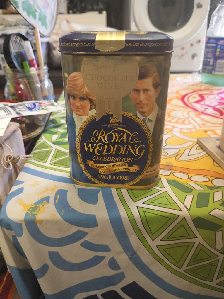 Royal Wedding Celebration Sharps Chocolat Tin 1981 Diana Spencer Prince of Wales