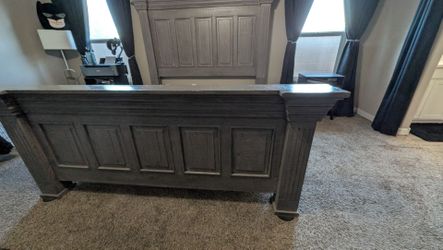 King size bed frame and drrsser