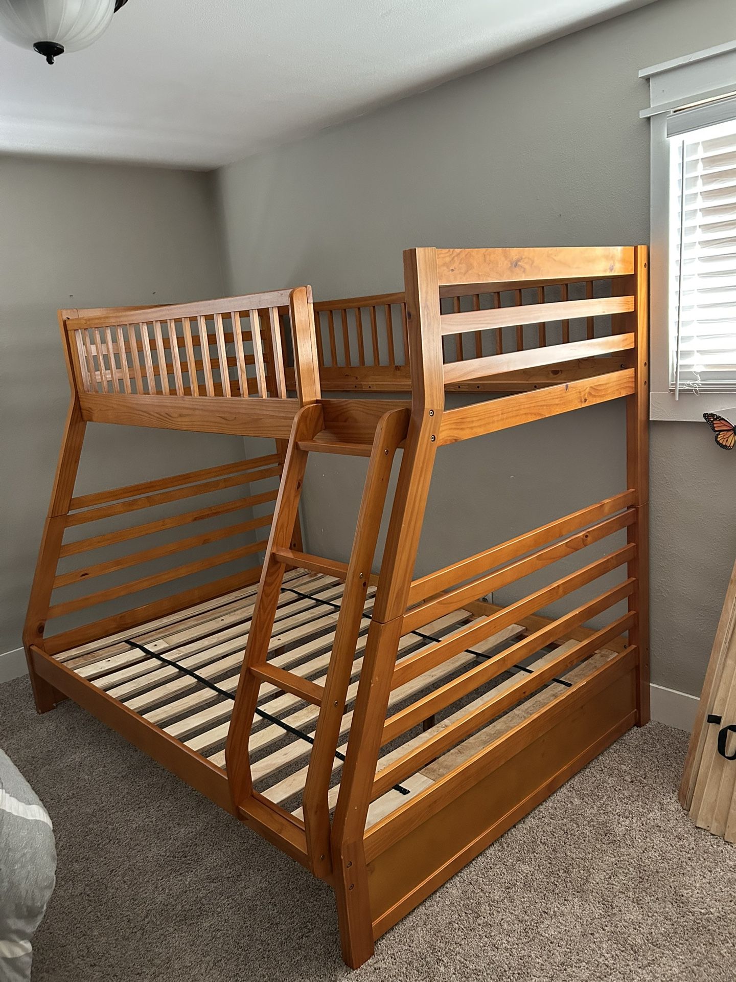 Bunk Bed - Twin Over Full Size
