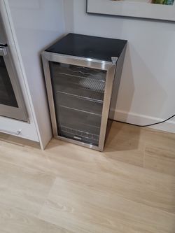 Wine Cooler and Beverage Refrigerator Refrig