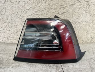 2020 - 2023 TESLA MODEL 3/Y REAR RIGHT PASSENGER SIDE OUTER TAIL LIGHT OEM 4 PIN