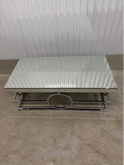 🪞 FREE Mirrored Coffee Table – Pickup Only