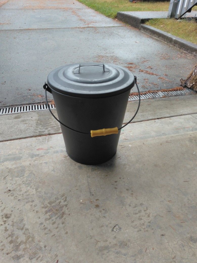 Steel Bin With Lid