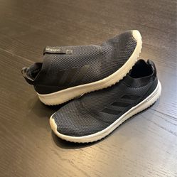 Women’s Black Adidas Size 9 - Women’s Tennis Shoes