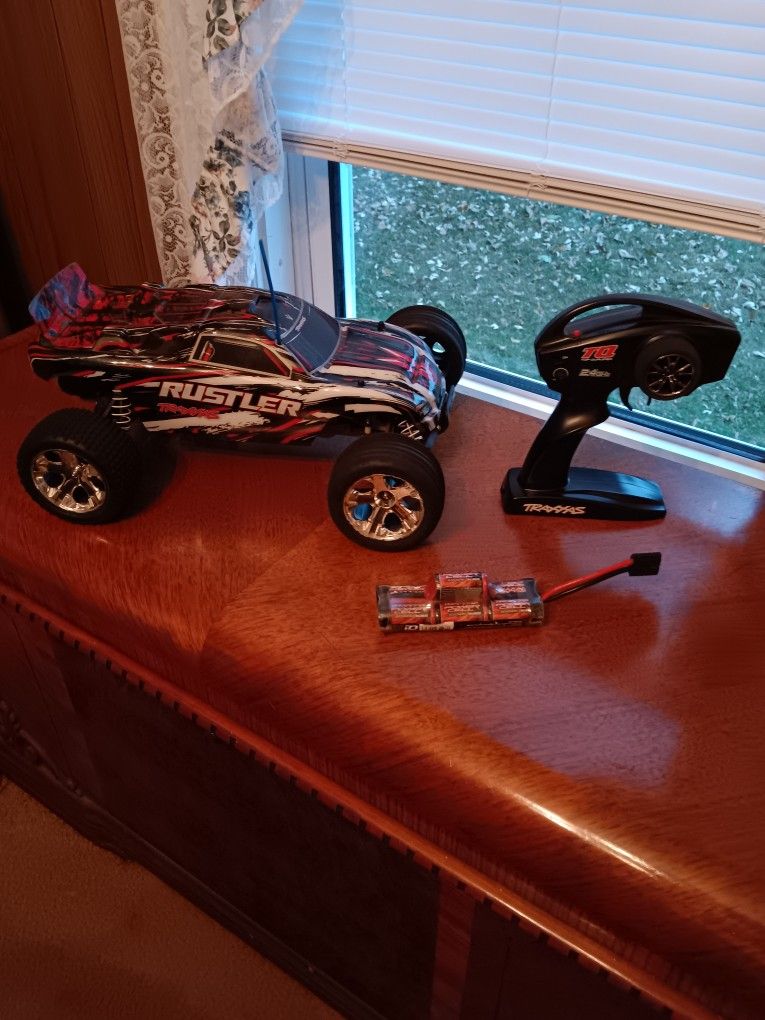 Traxxas Rustler (Brushed)