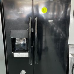 Frigidaire Side by Side Refrigerator in Black.(21.1 Cu. F)