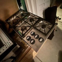 Frigidaire Gallery Over The Range Microwave  And Dacor Stove Top