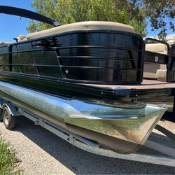 Pontoon Boat