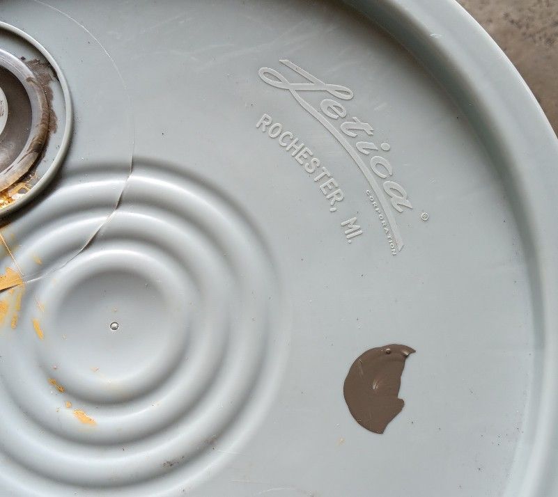 (2) Lowe's Valspar DuraMax Exterior 5gal buckets for Sale in Mililani