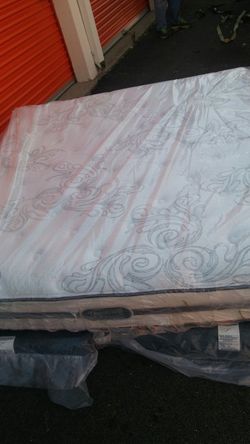 Beauty Rest Vanderbilt King Mattress Set