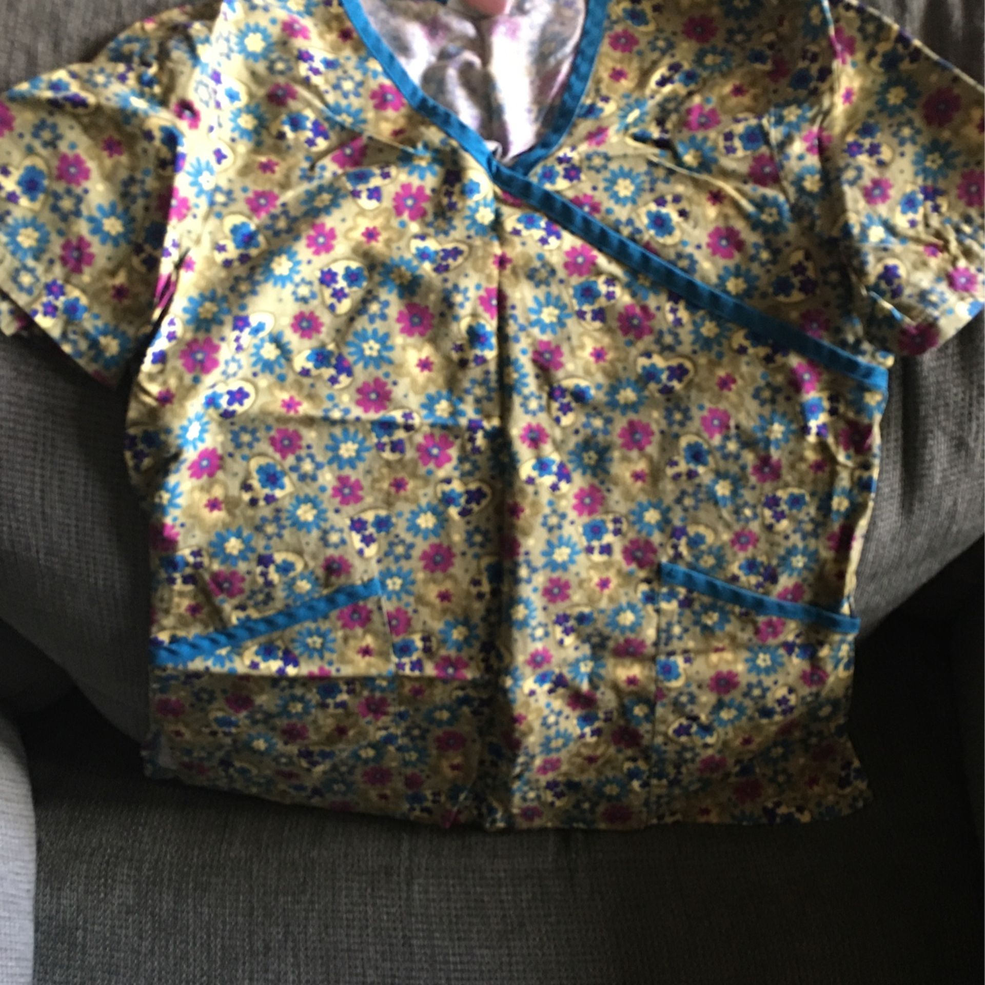 Scrub Top Floral
