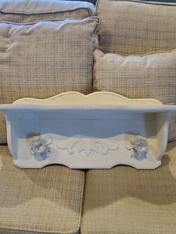 Cottage Hanging Shelf