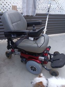 Pride Jazzy 600 ES power wheelchair