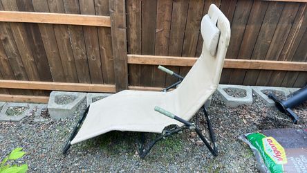 FREE - Folding Outdoor Lounge Chair