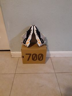 🔥YEESY BOOST 🔥700  wave Runner size13 for kids