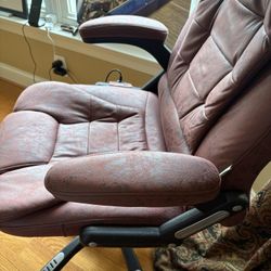 Recliner chair with adjustable heat and vibration