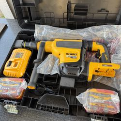 DeWalt FLEXVOLT 60V MAX Cordless Brushless 1-3/4 in. SDS MAX Rotary Hammer and (2) FLEXVOLT 9. 0Ah Batteries