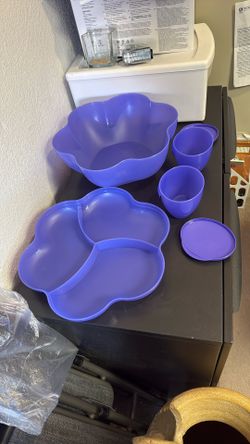 Tupperware Bowl With 2 Dip Cups And Kids