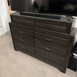 Estero king bedroom set