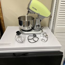 Green Stand Mixer 