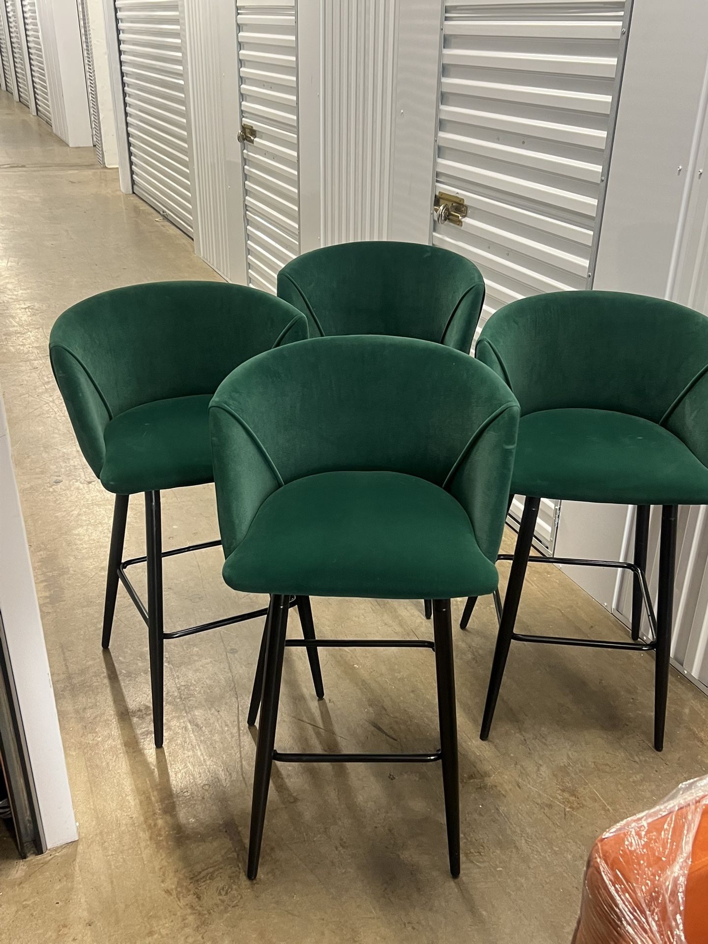 Braxton Armrest Upholstered Velvet Counter Height Bar Stools