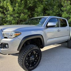 2019 TOYOTA TACOMA TRD OFF-ROAD 3.5L V6*ONLY 66,000 MILES*CLEAN CARFAX  *ONLY 66,000 MILES  CLEAN FLORIDA TITLE  CLEAN CARFAX  SILVER EXTERIOR  4 NEW 