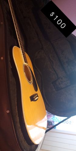 Good Acoustic Guitar Great Condition Used Once Put Back Away In Case