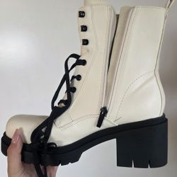 Nine West 8.5 Ivory White Boots 