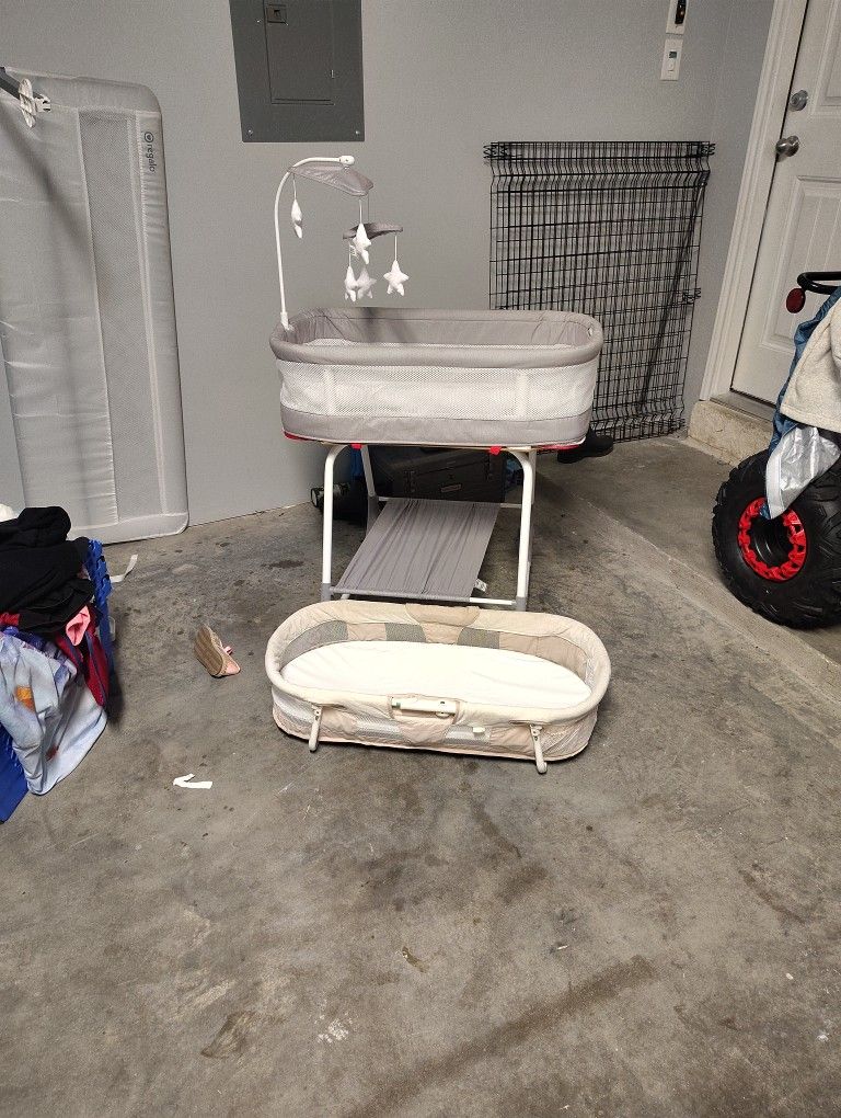 Bed Basinett And A Simons Basinet
