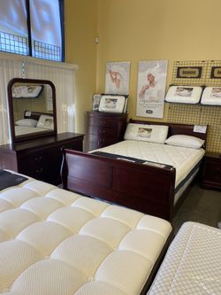 New 8- piece bedroom set