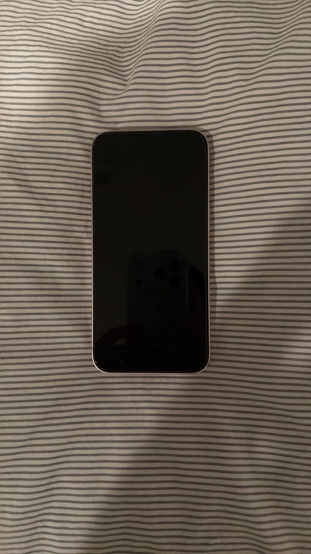 iPhone 13 128 GB Pink + 6 Cases + Pack Of 3 Screen Protectors 