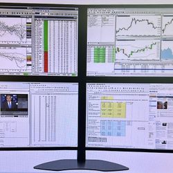 Intel Professional Computer With 4 - 22” Monitors 