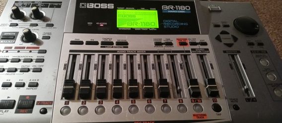 BOSS

BR-1180  HARD DISK

DIGITAL RECORDING STUDIO